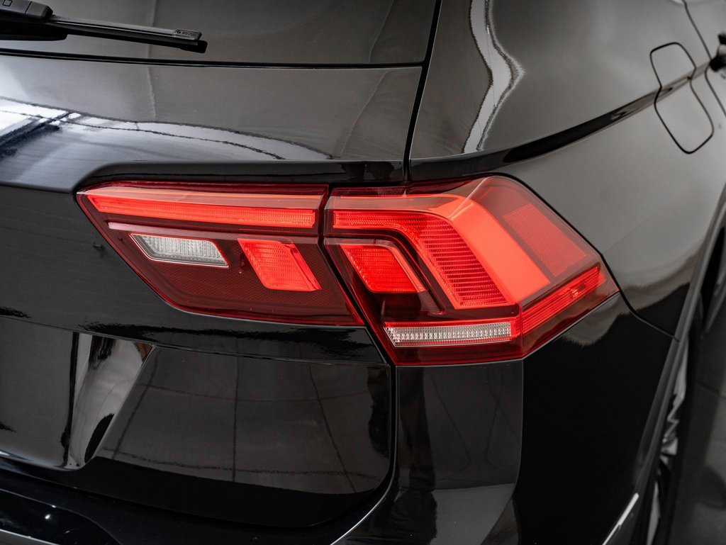 Used 2022 Volkswagen Tiguan SE w/ Panoramic Sunroof Package image 17