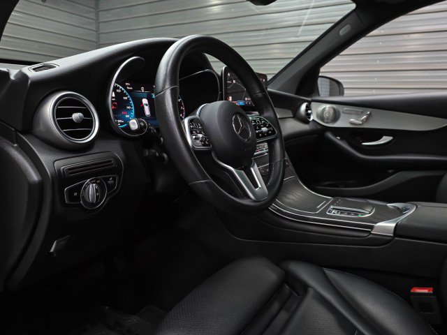 Used 2021 Mercedes-Benz GLC 300 4MATIC image 11