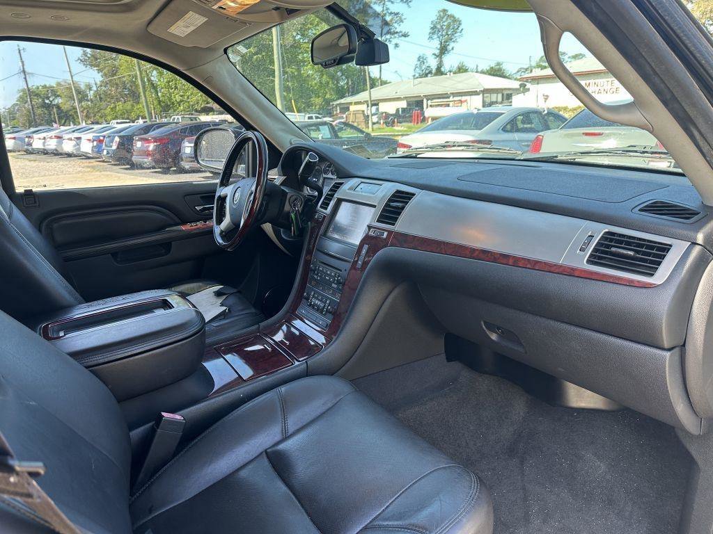 Used 2013 Cadillac Escalade Premium AWD/4WD image 12
