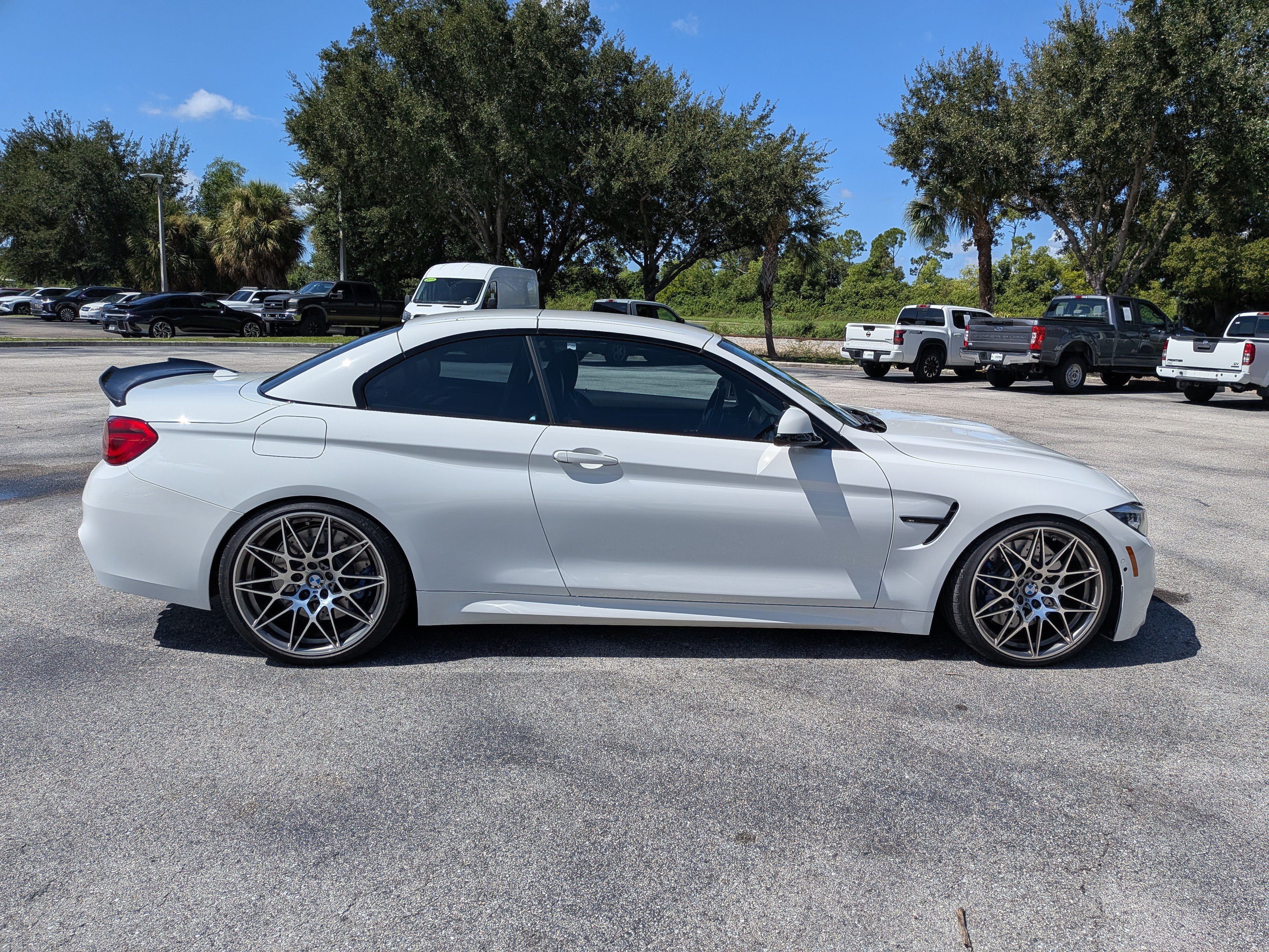 Used 2018 BMW M4 Convertible RWD image 3