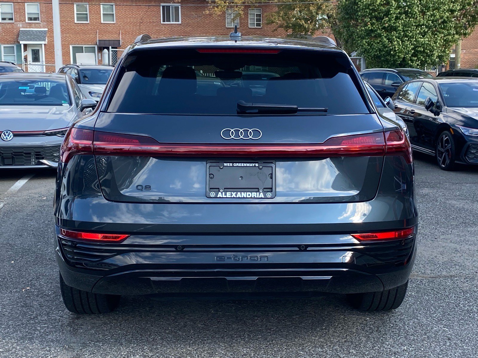 Used 2024 Audi Q8 e-tron Premium Plus w/ Premium Plus Package AWD/4WD image 4