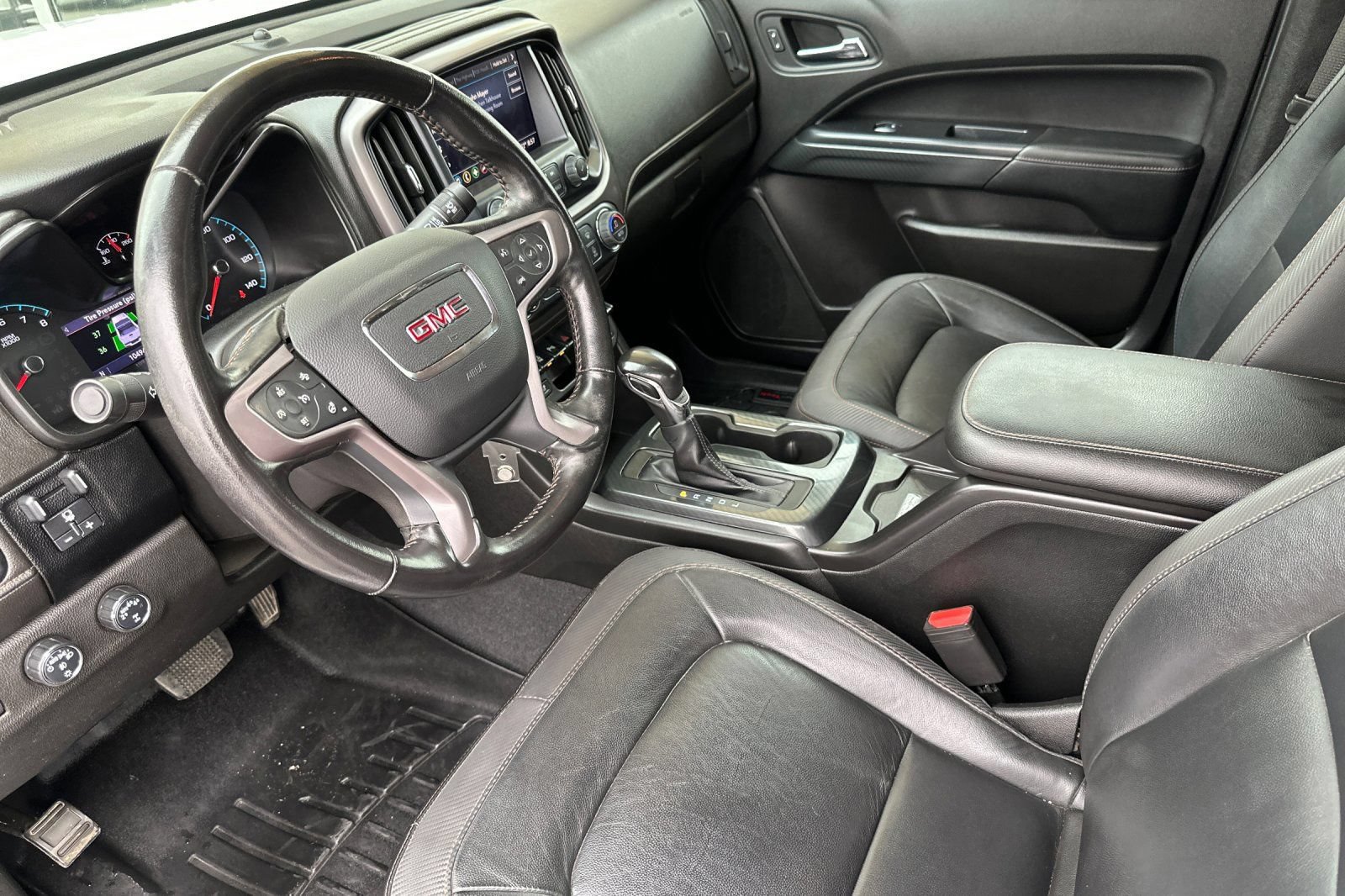 Used 2022 GMC Canyon AT4 w/ Driver Alert Package AWD/4WD image 10