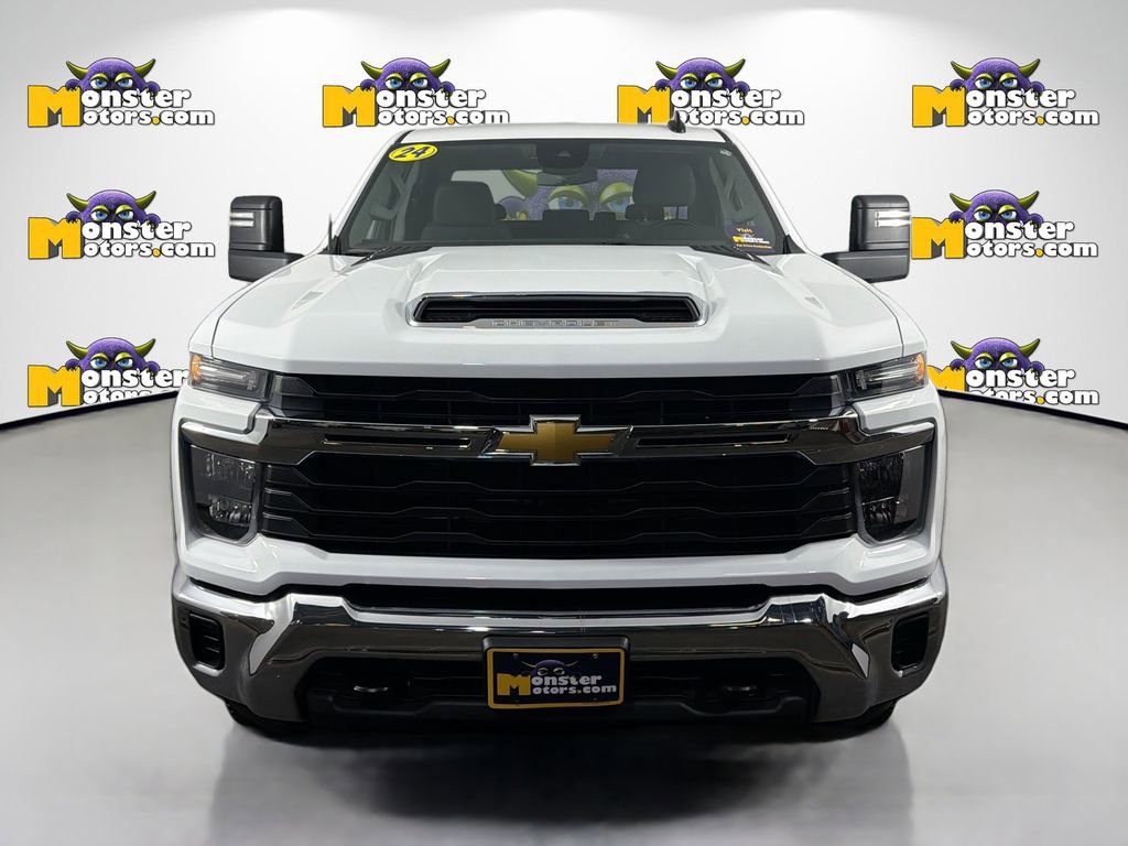 Used 2024 Chevrolet Silverado 2500 LT image 2