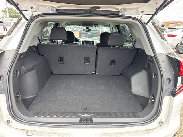 Used 2022 GMC Terrain SLE w/ Elevation Edition image 10