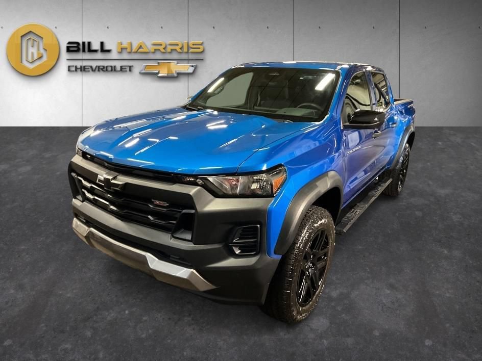 Used 2023 Chevrolet Colorado Trail Boss w/ Technology Package AWD/4WD image 1