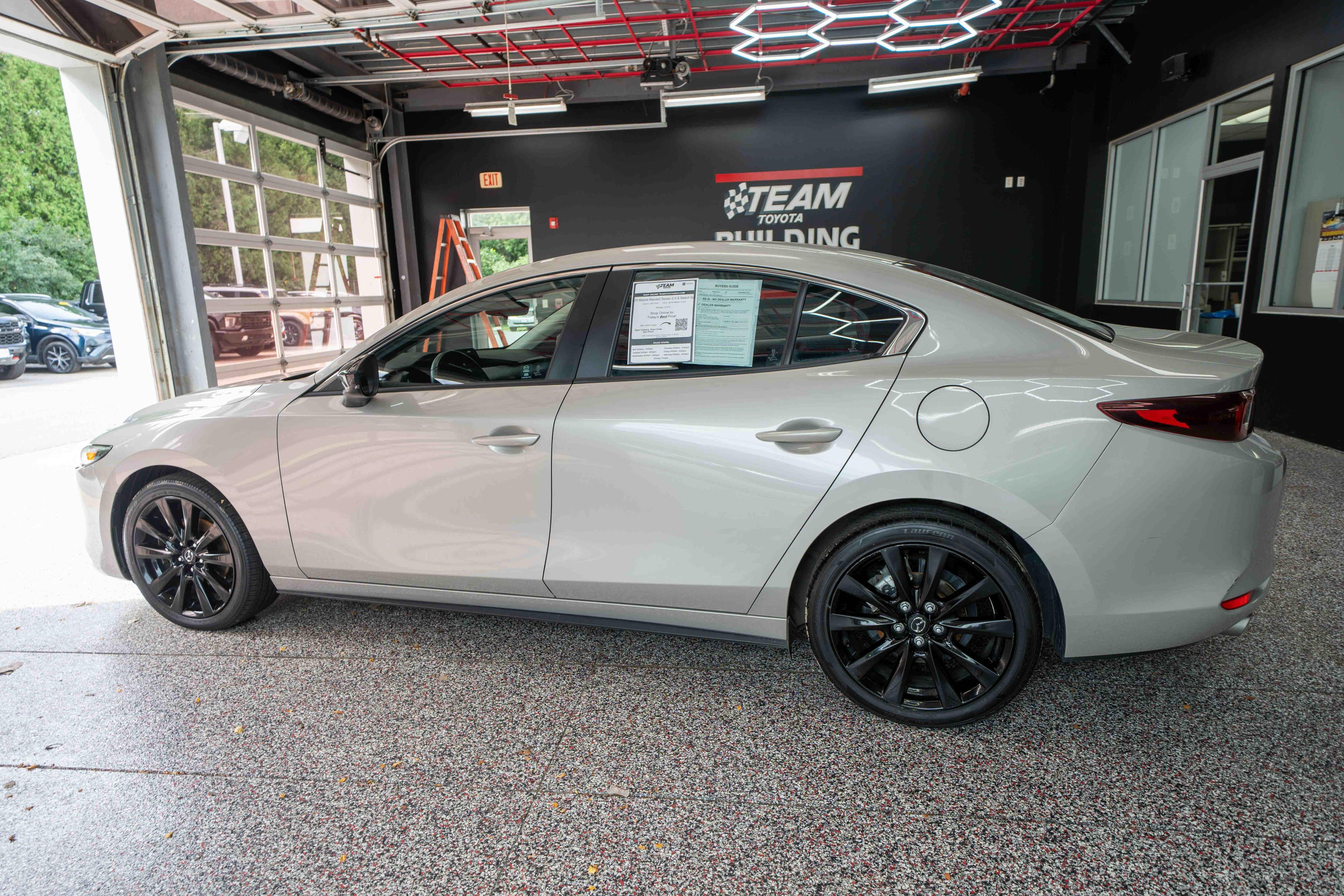Used 2025 MAZDA MAZDA3 s FWD image 2