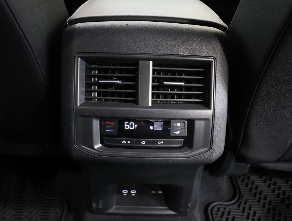 Certified 2023 Volkswagen Atlas SE w/ Black Wheel Package AWD/4WD image 23