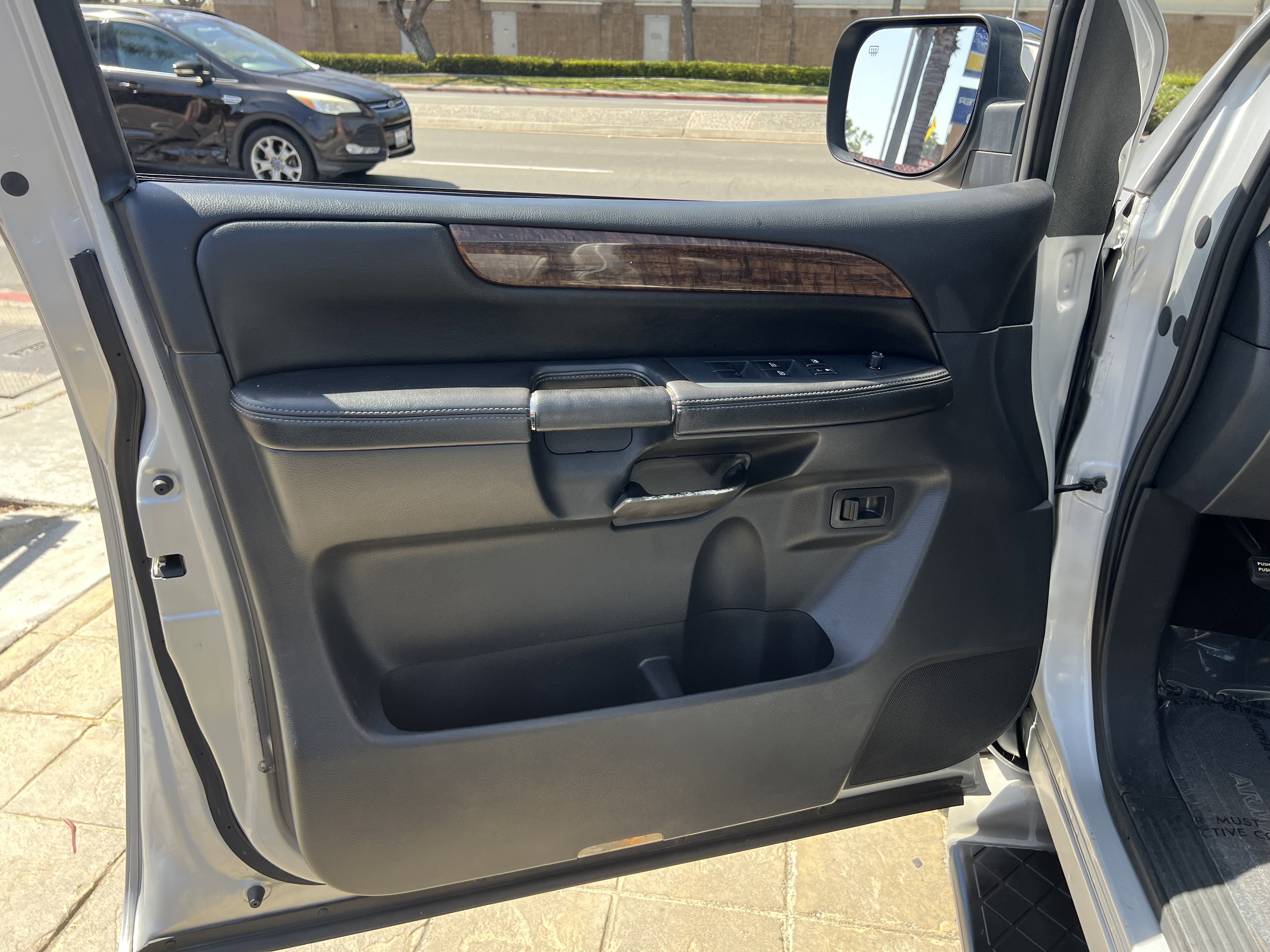 Used 2012 Nissan Armada SL RWD image 11