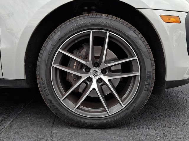 Certified 2024 Porsche Macan AWD/4WD image 12
