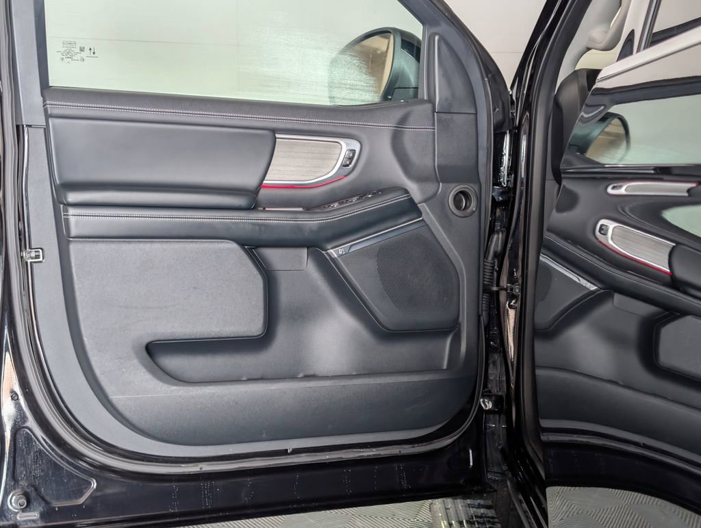 Certified 2025 Ford Expedition Platinum AWD/4WD image 23