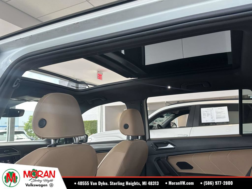 Certified 2023 Volkswagen Tiguan SE R-Line AWD/4WD image 17