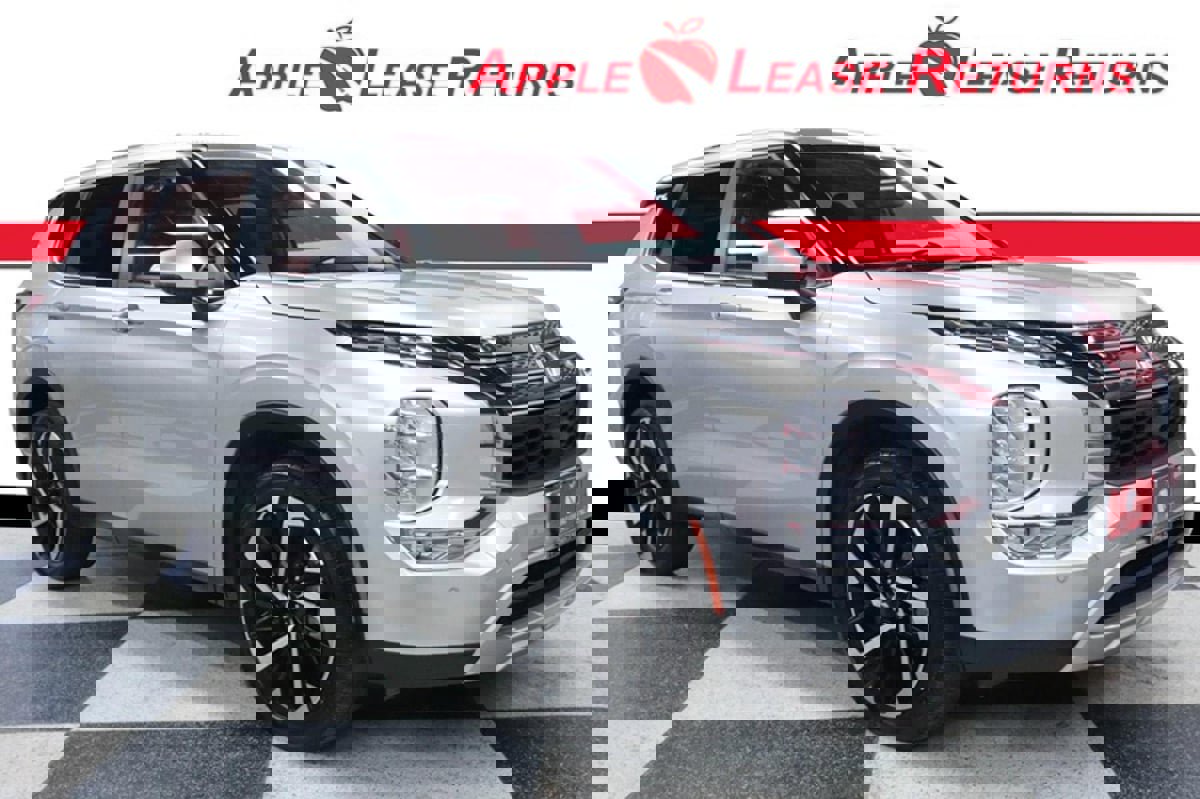 Used 2024 Mitsubishi Outlander SE image 1