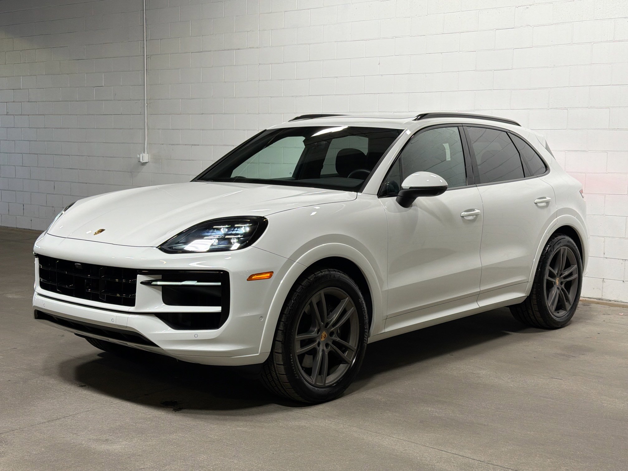 Used 2025 Porsche Cayenne image 1
