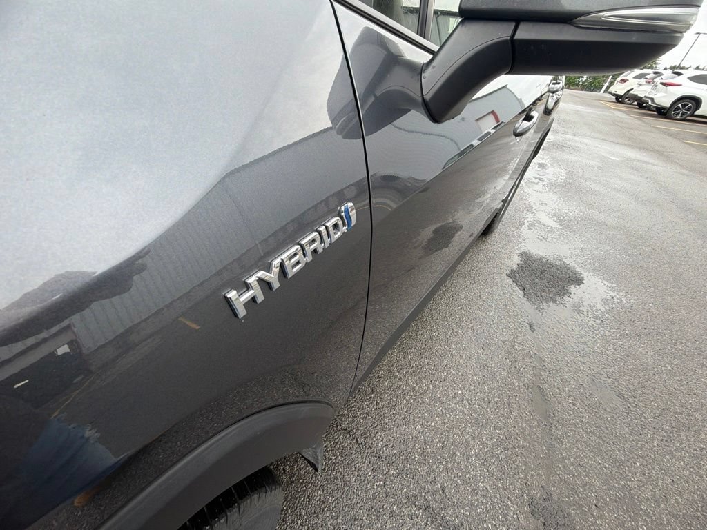 Used 2021 Toyota RAV4 XLE w/ XLE Grade Weather Package AWD/4WD image 10