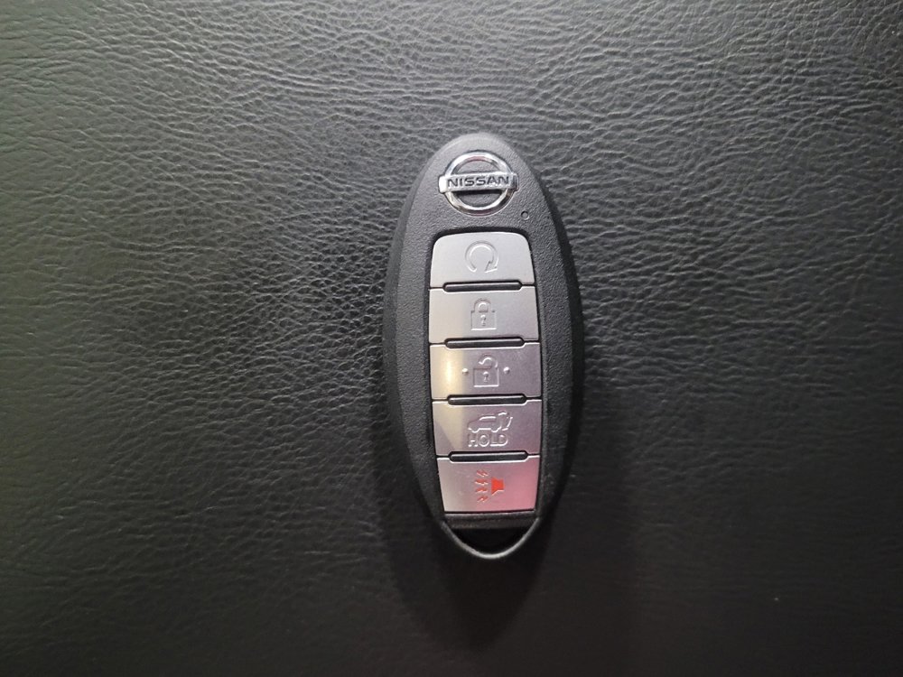 Used 2019 Nissan Pathfinder Platinum image 32