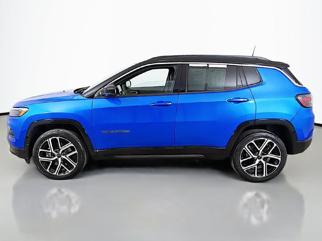Used 2025 Jeep Compass Limited w/ Elite Group AWD/4WD image 17