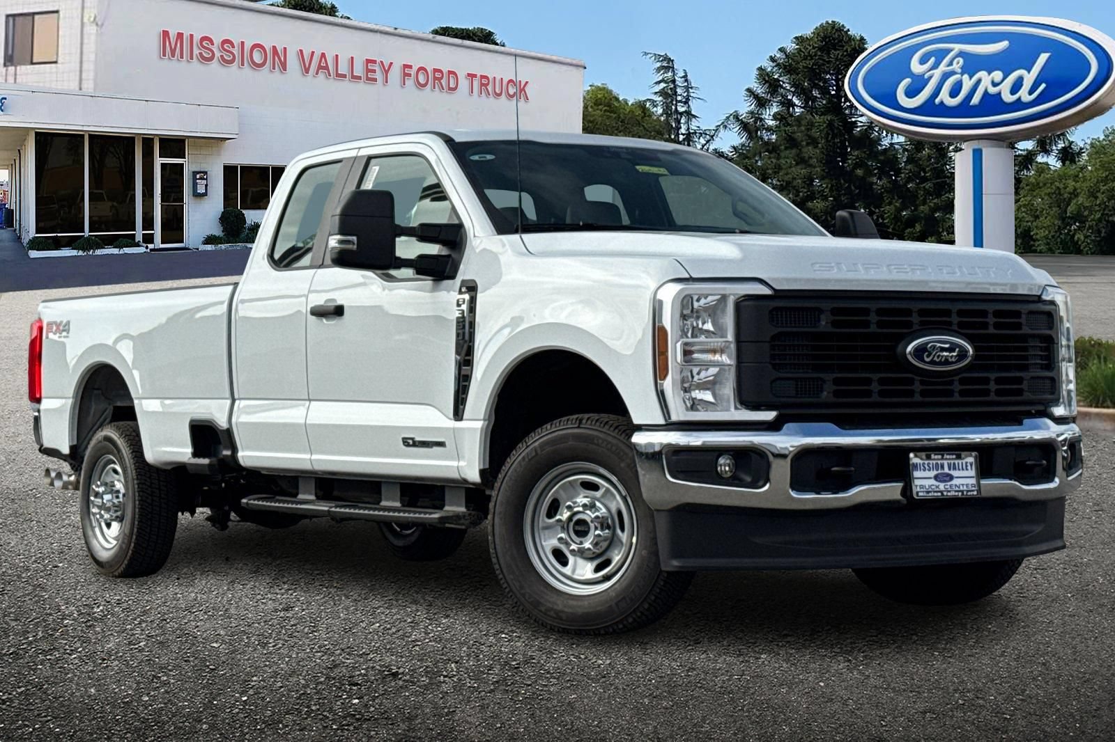 New 2026 Ford F350 XL w/ FX4 Off-Road Package AWD/4WD image 2