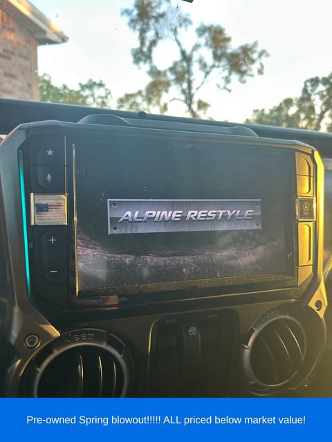 Used 2018 Jeep Wrangler Rubicon w/ Cold Weather Group AWD/4WD image 15