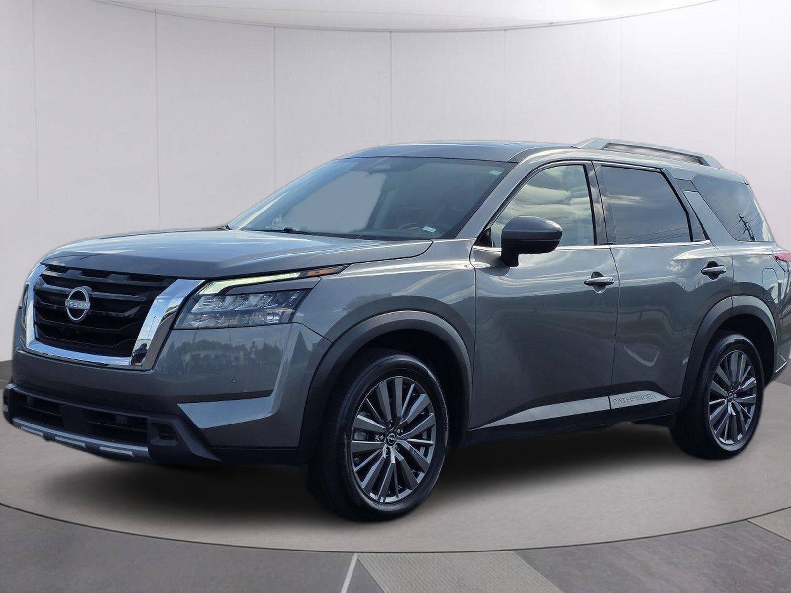 Used 2025 Nissan Pathfinder SL w/ SL Premium Package FWD image 1