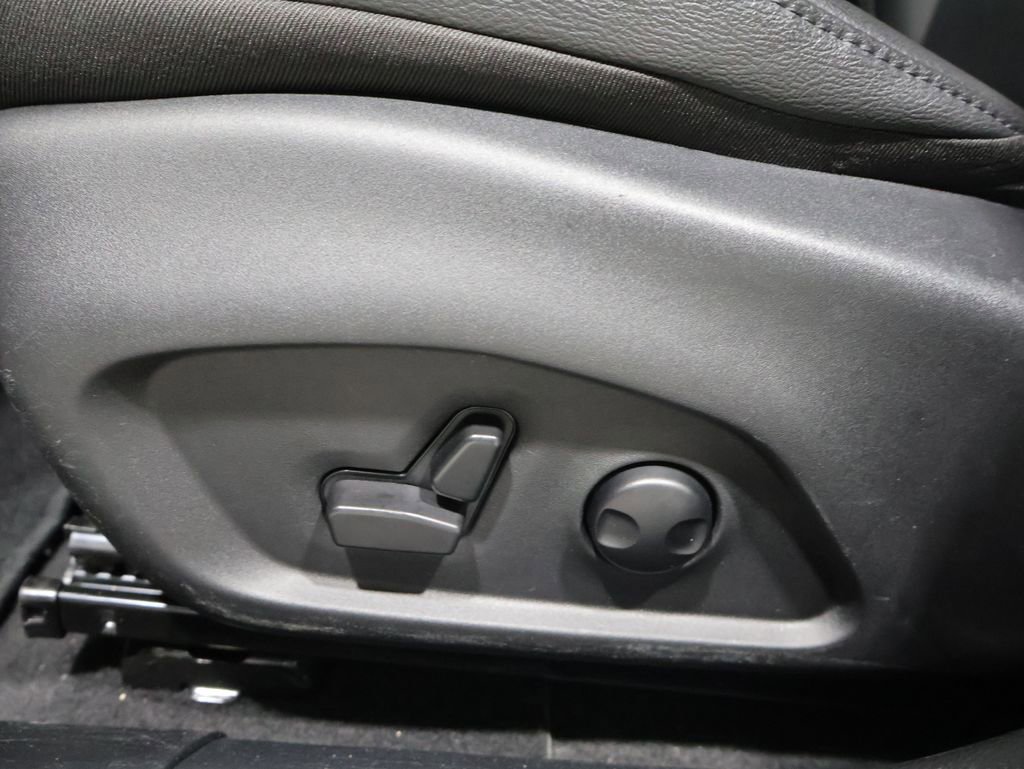 Used 2025 Jeep Compass Limited image 12