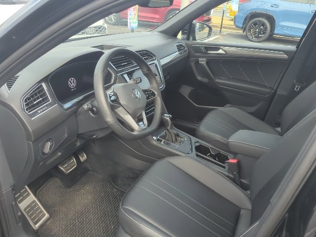 Certified 2024 Volkswagen Tiguan SE R-Line image 14
