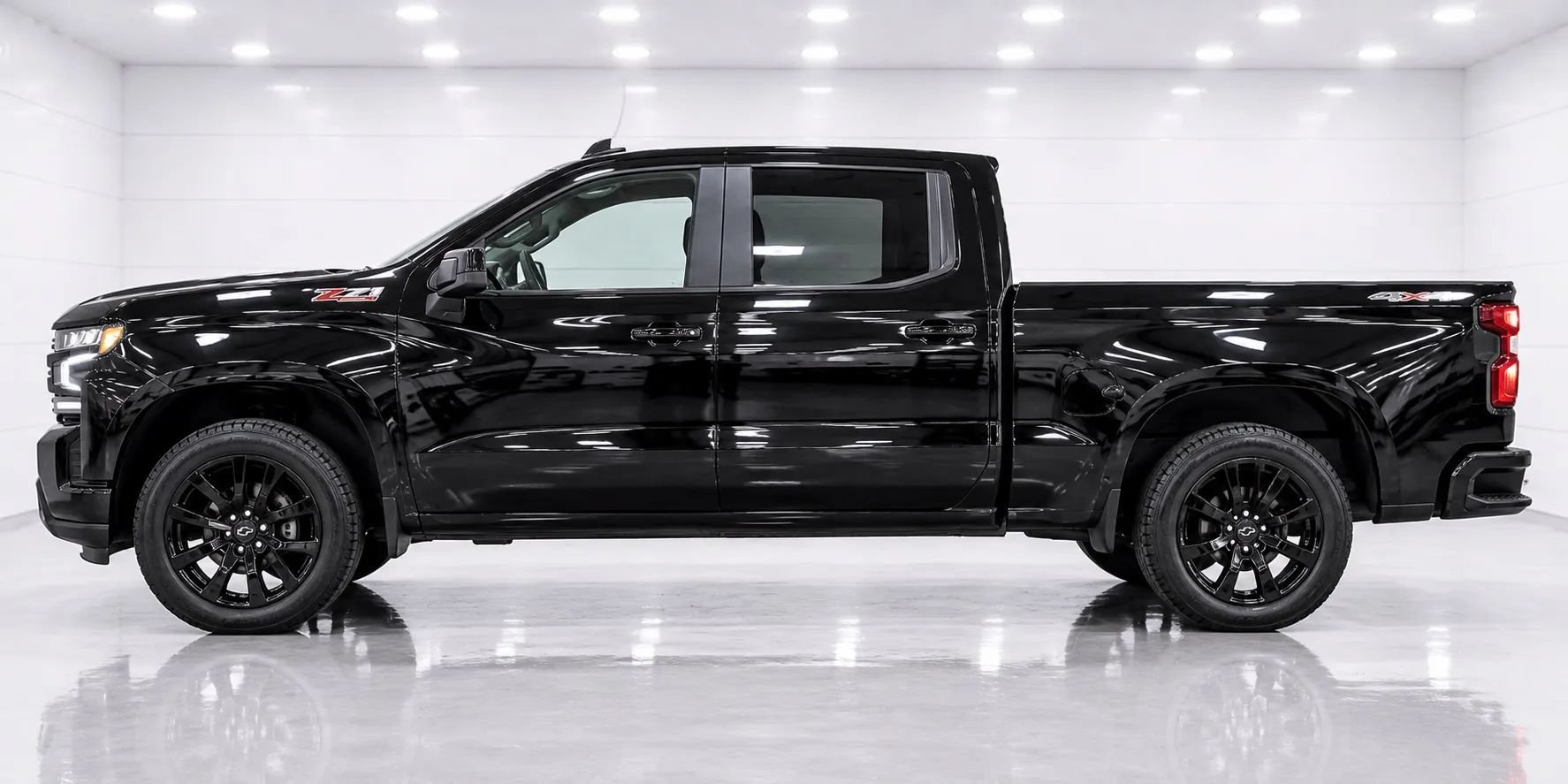 Used 2019 Chevrolet Silverado 1500 RST w/ All-Star Edition AWD/4WD image 2