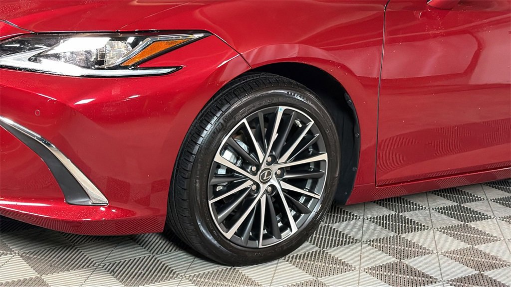 Certified 2024 Lexus ES 350 w/ Premium Package image 4