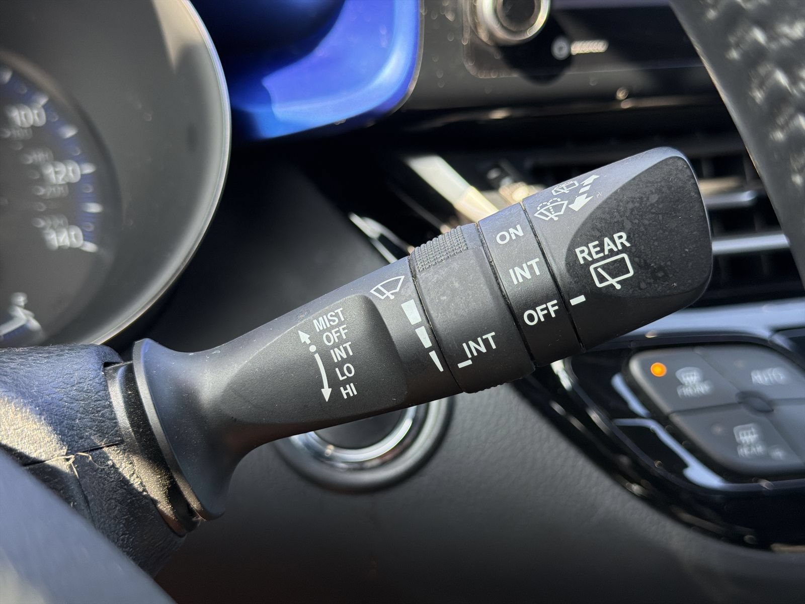 Used 2022 Toyota C-HR XLE FWD image 25