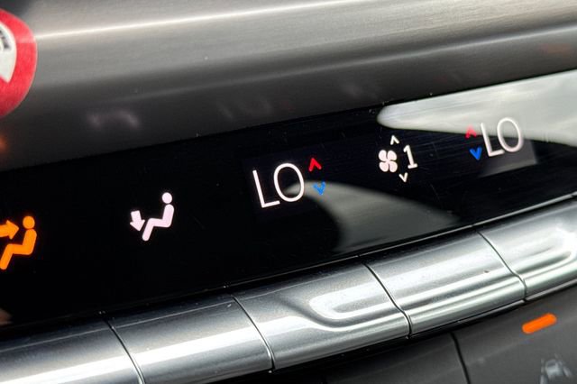 Used 2024 Cadillac XT4 Premium Luxury image 29