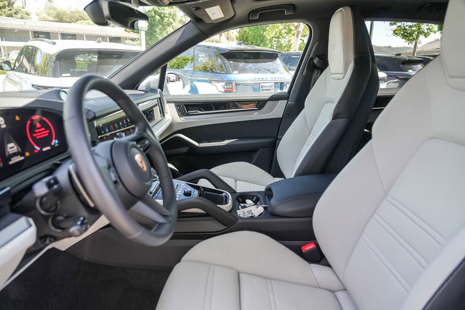 Used 2026 Porsche Cayenne S AWD/4WD image 16