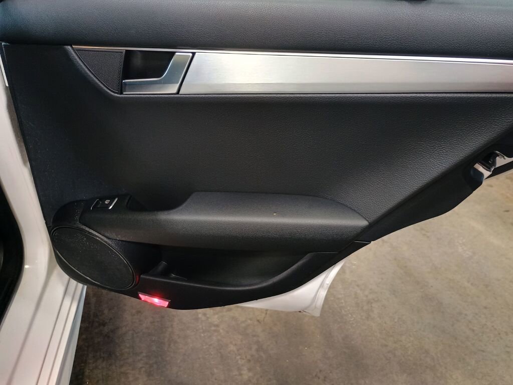 Used 2014 Mercedes-Benz C 300 Sport image 19