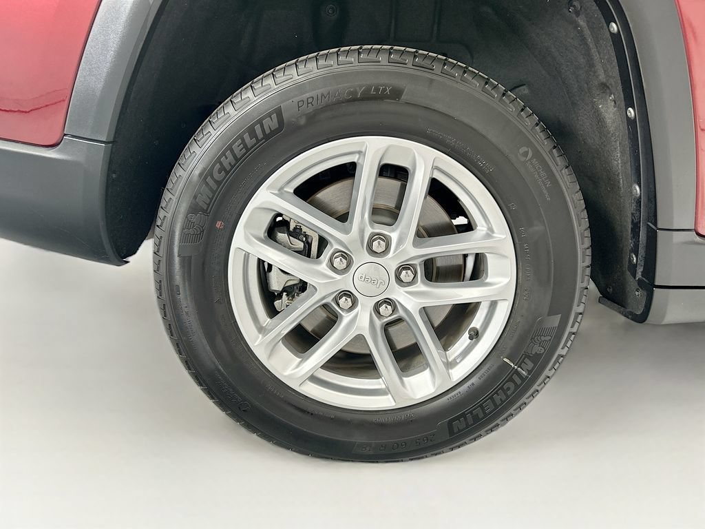 Used 2024 Jeep Grand Cherokee L Laredo RWD image 31