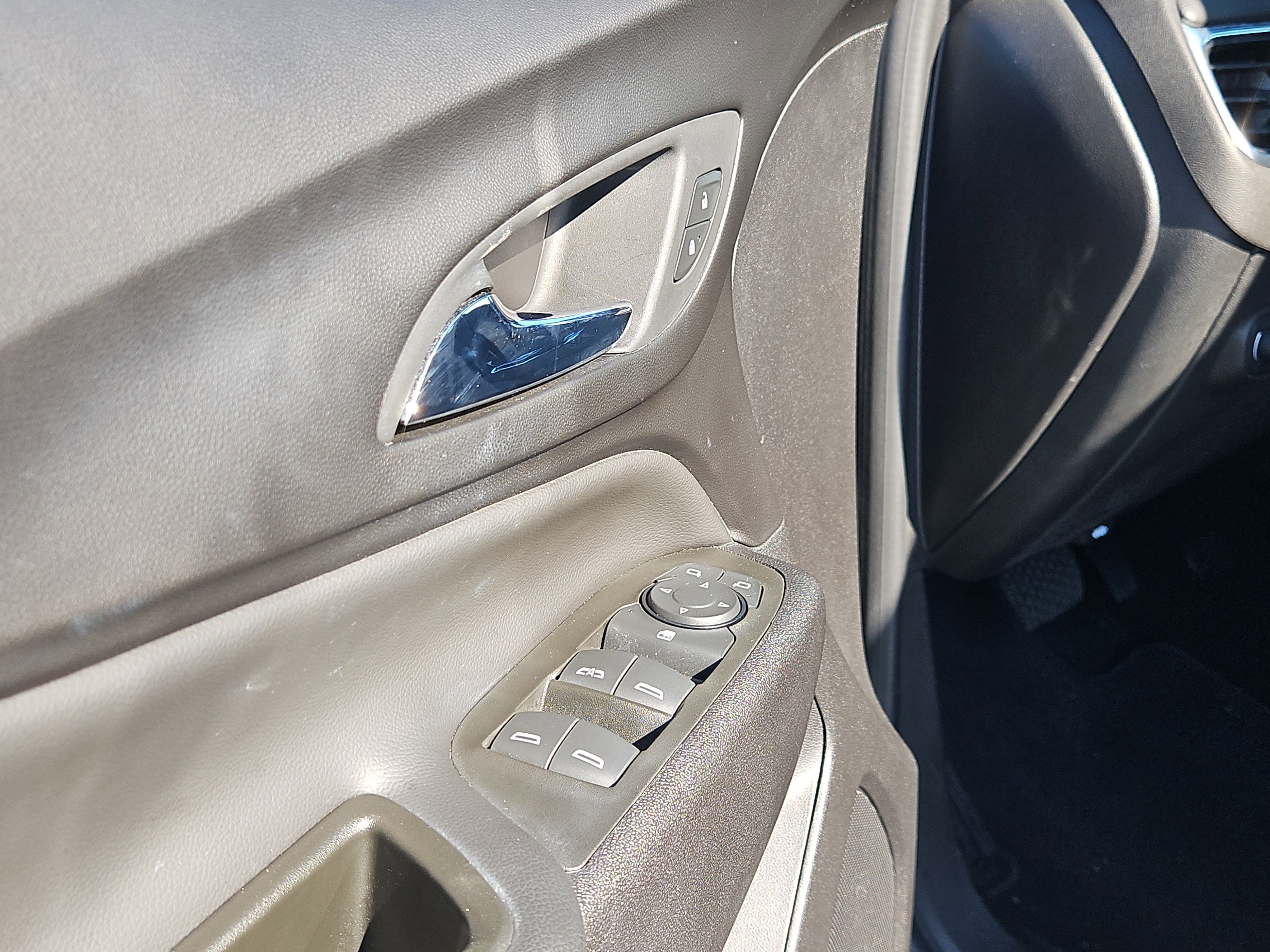 Used 2024 Chevrolet Equinox LT FWD image 18