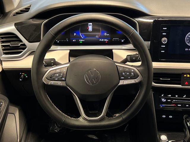 Certified 2025 Volkswagen Taos SE image 19