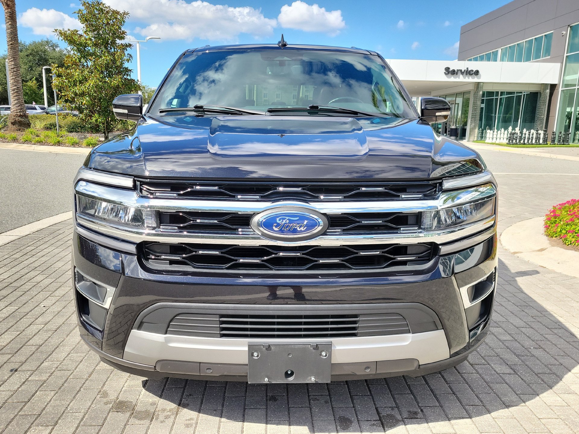Used 2024 Ford Expedition Limited RWD image 9