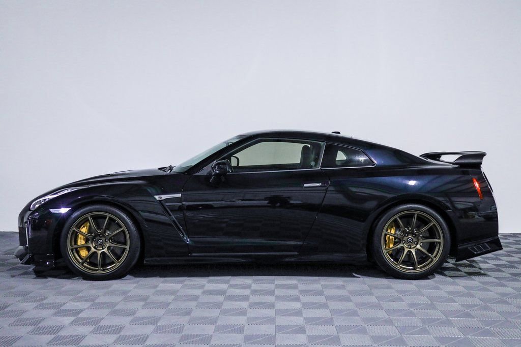 Used 2021 Nissan GT-R Premium AWD/4WD image 14