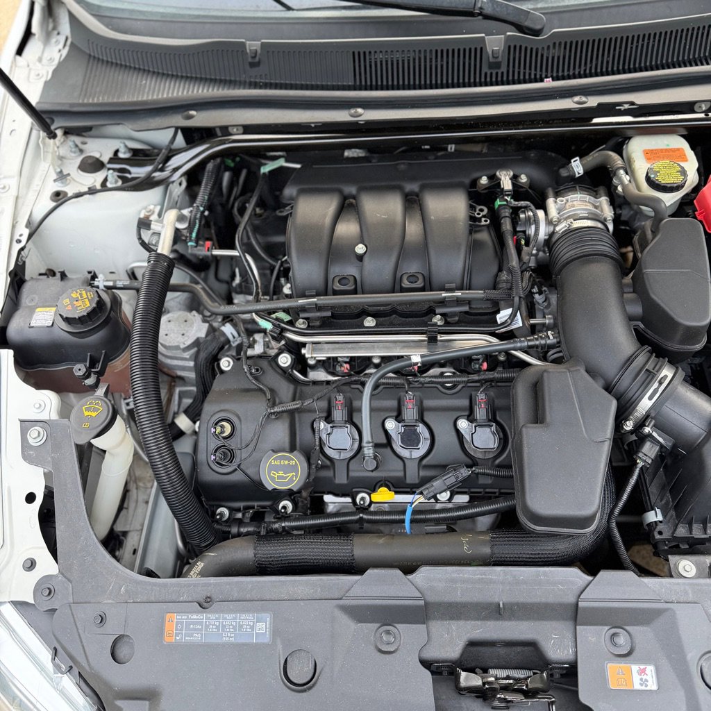 Used 2015 Ford Taurus SE FWD image 18