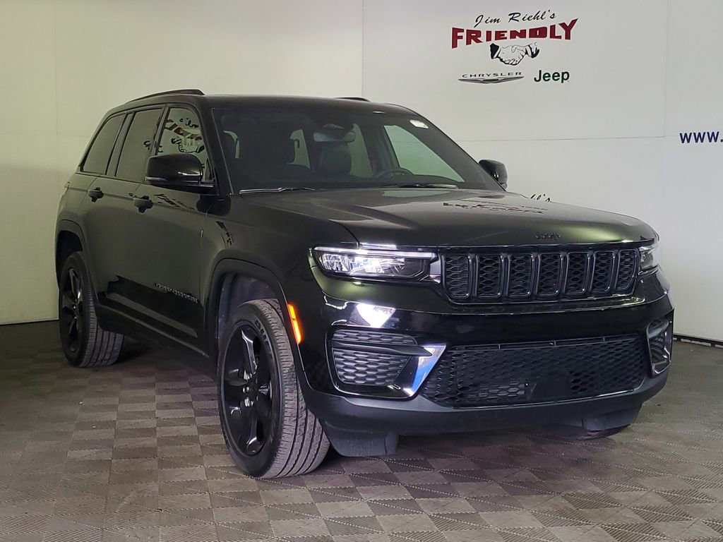 Used 2024 Jeep Grand Cherokee Altitude image 2