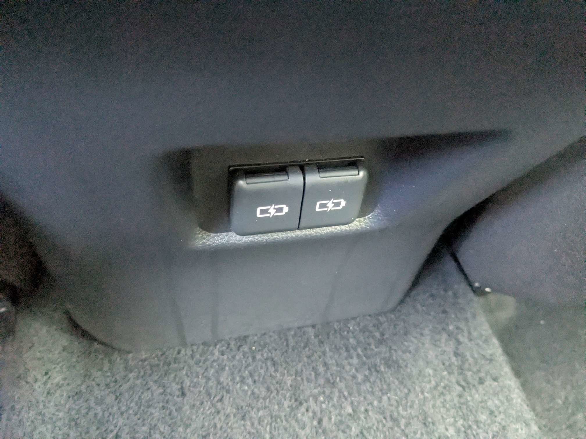 Used 2025 Toyota RAV4 XLE w/ Convenience Package FWD image 19