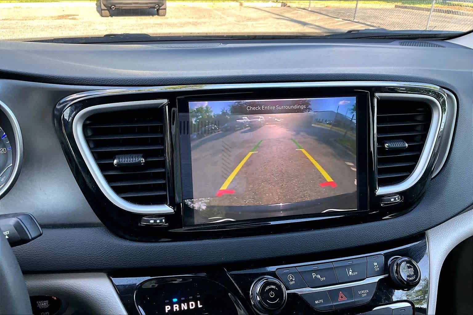 Used 2023 Chrysler Pacifica Touring-L FWD image 26