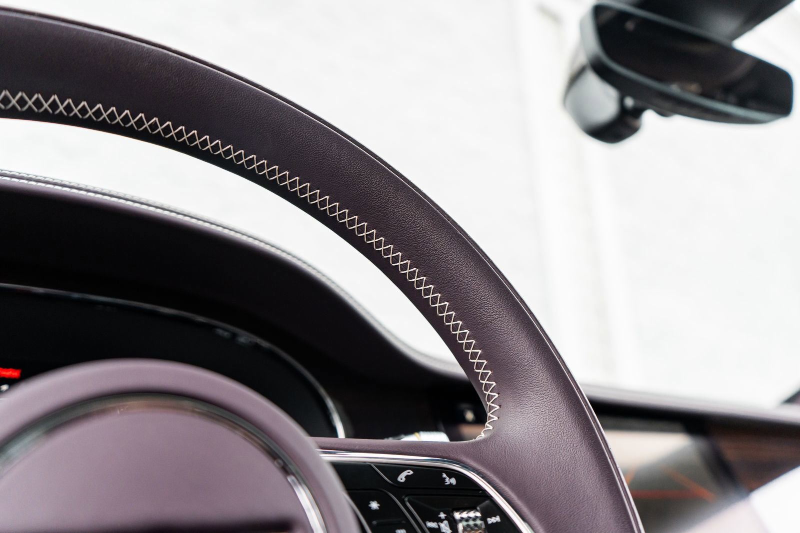 Certified 2025 Bentley Flying Spur Plug-In Hybrid image 31