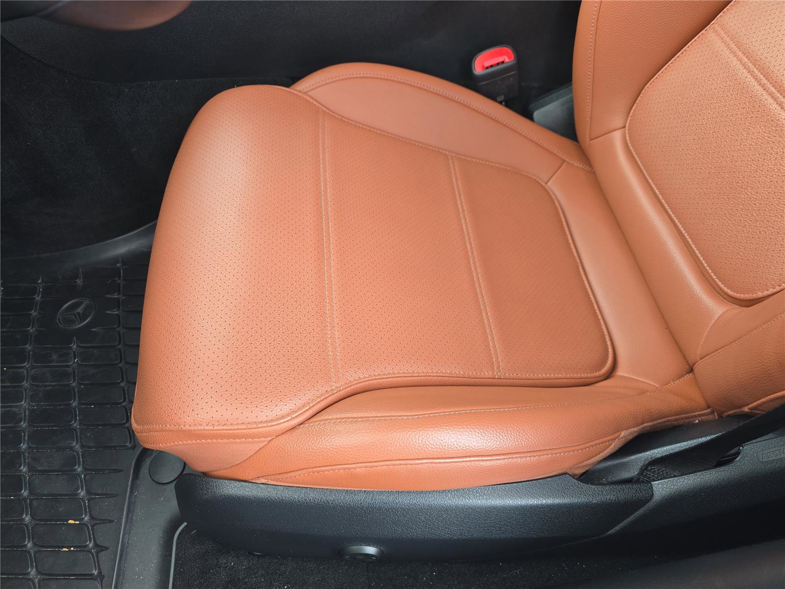 Used 2022 Mercedes-Benz C 300 Sedan image 15