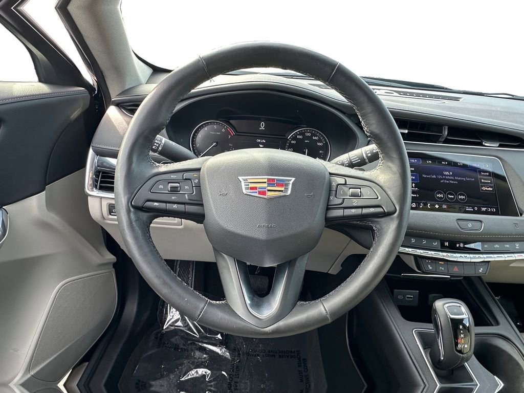 Used 2019 Cadillac XT4 Luxury w/ Cold Weather Package image 12
