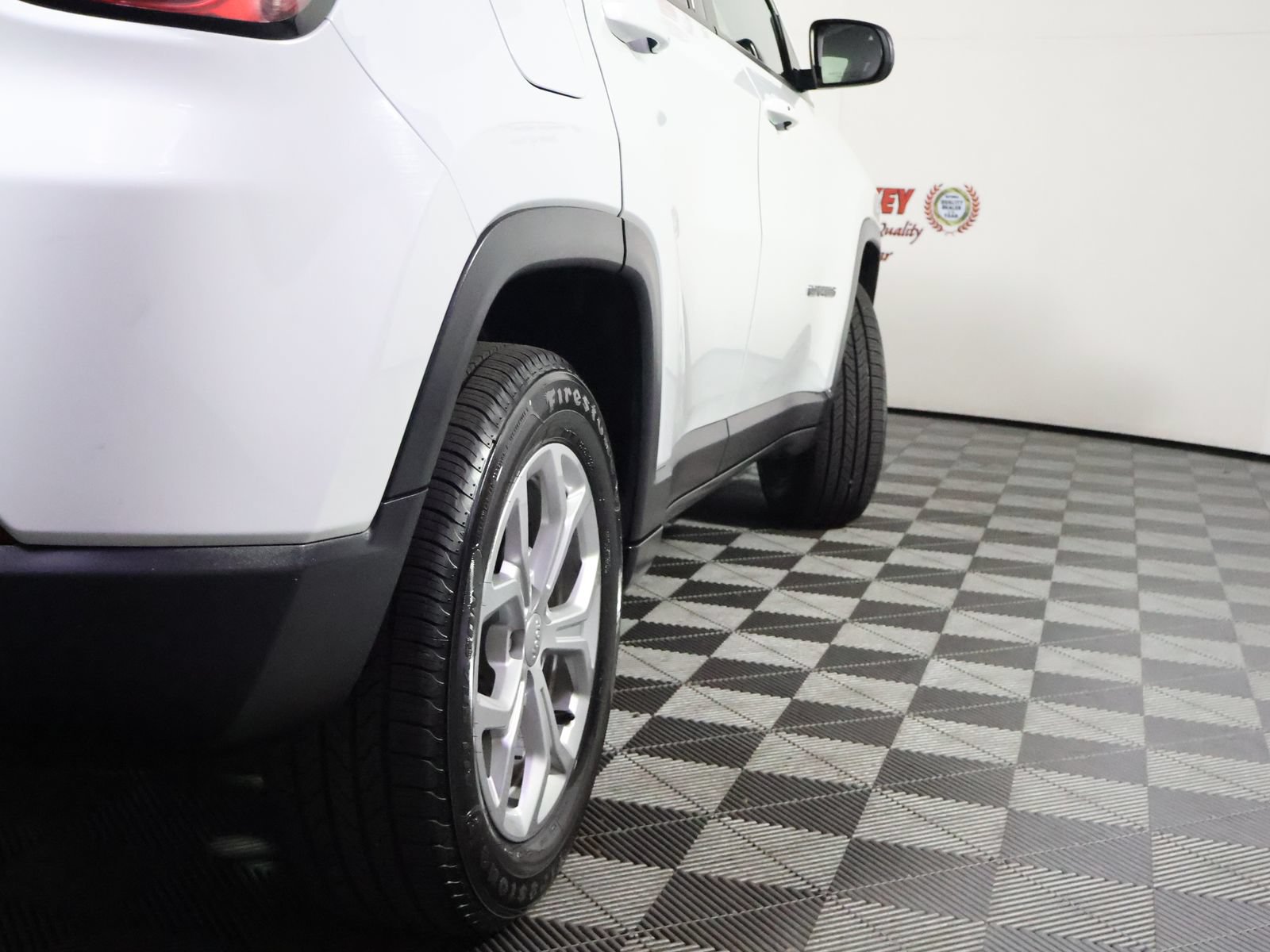 Used 2024 Jeep Compass Latitude AWD/4WD image 10