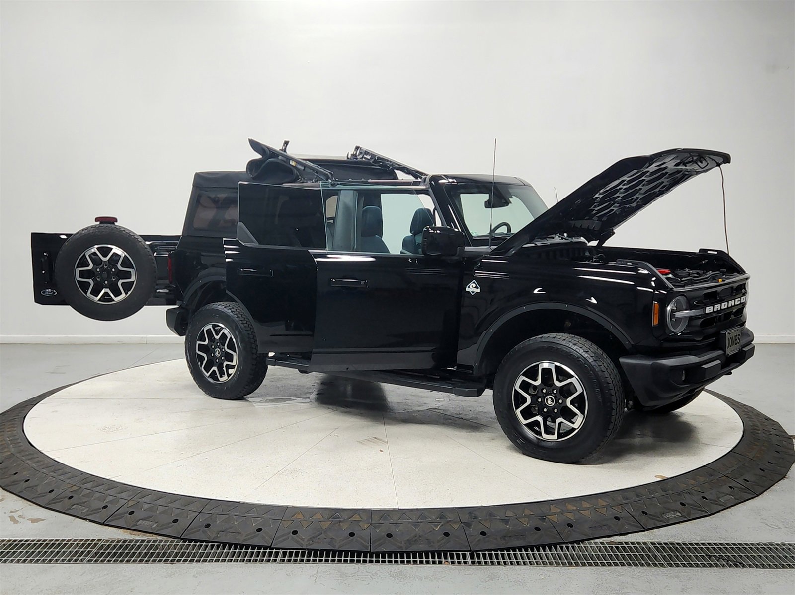 Used 2022 Ford Bronco Outer Banks image 9