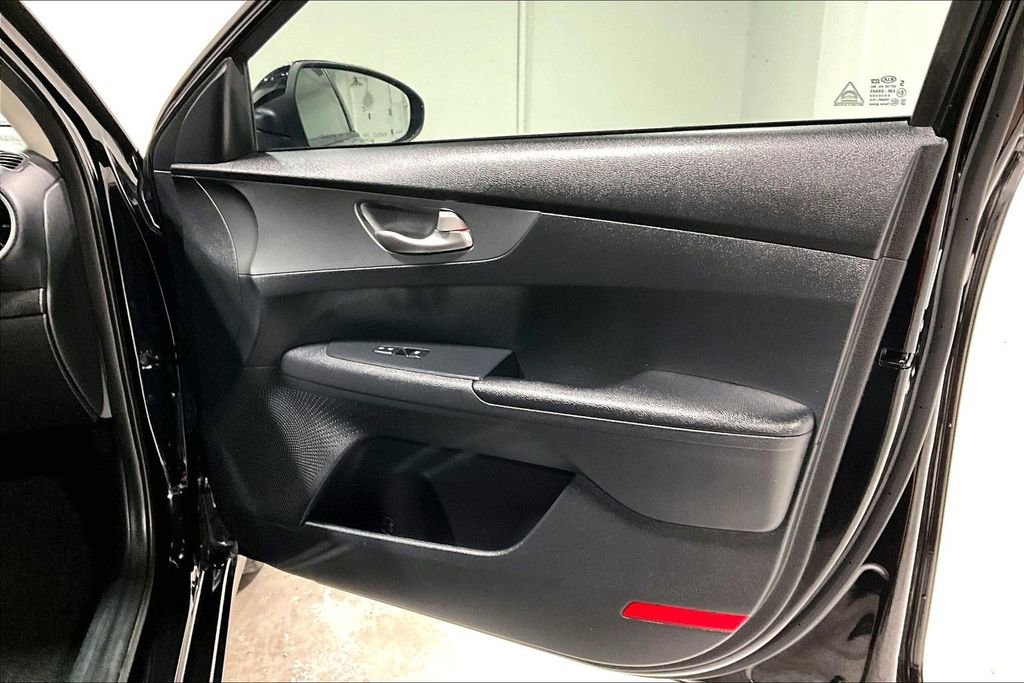 Used 2021 Kia Forte LXS FWD image 22