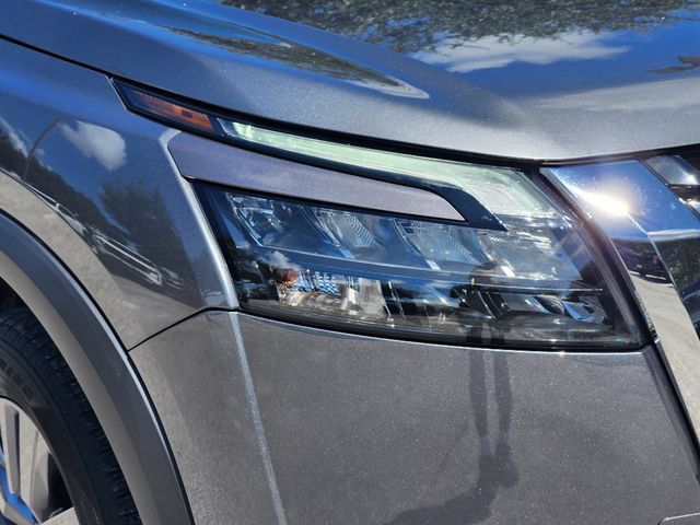 Used 2025 Nissan Pathfinder SV FWD image 10