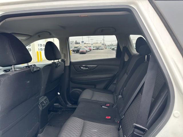 Used 2017 Nissan Rogue SV image 6