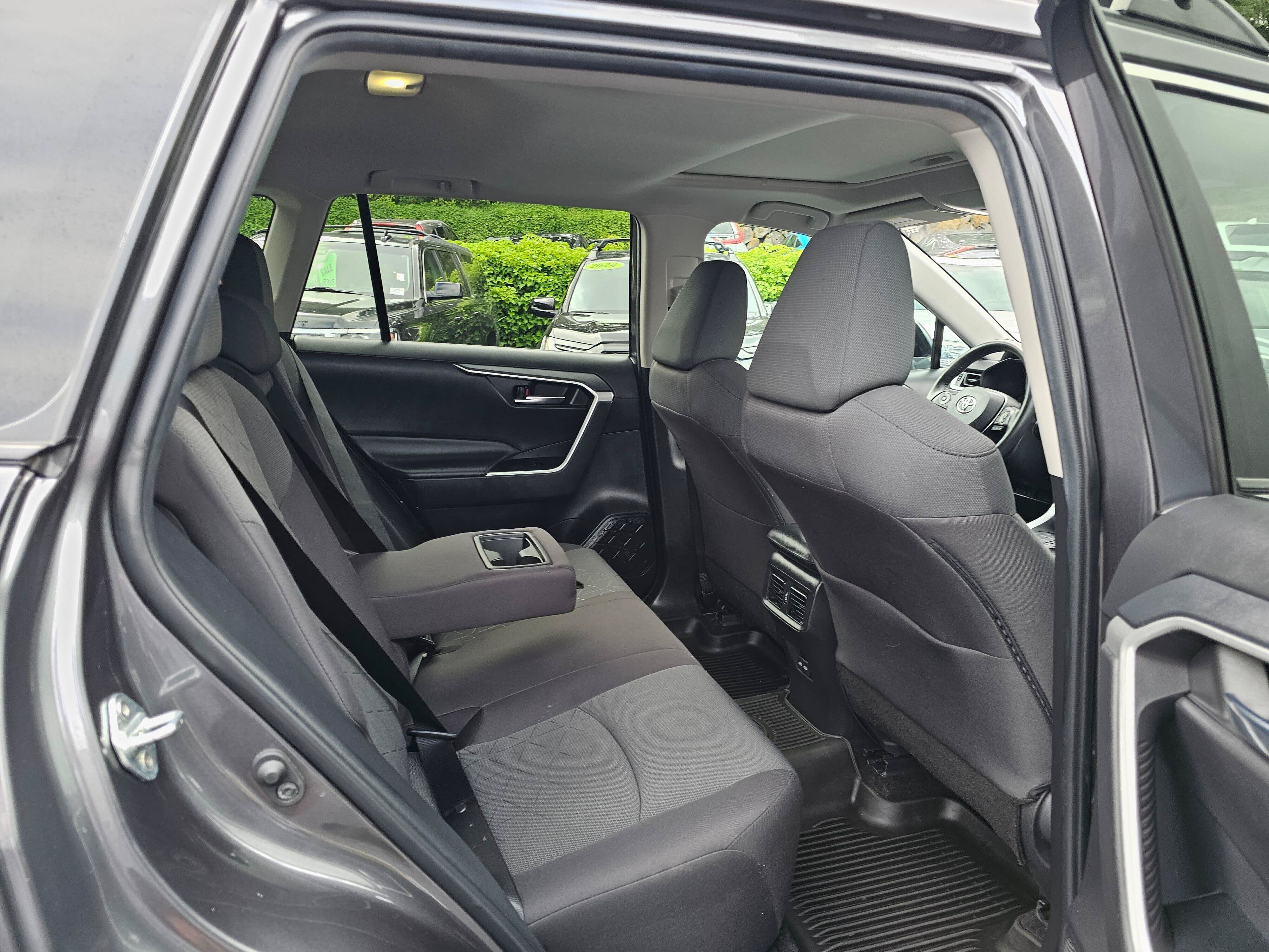 Used 2022 Toyota RAV4 XLE w/ Convenience Package AWD/4WD image 13