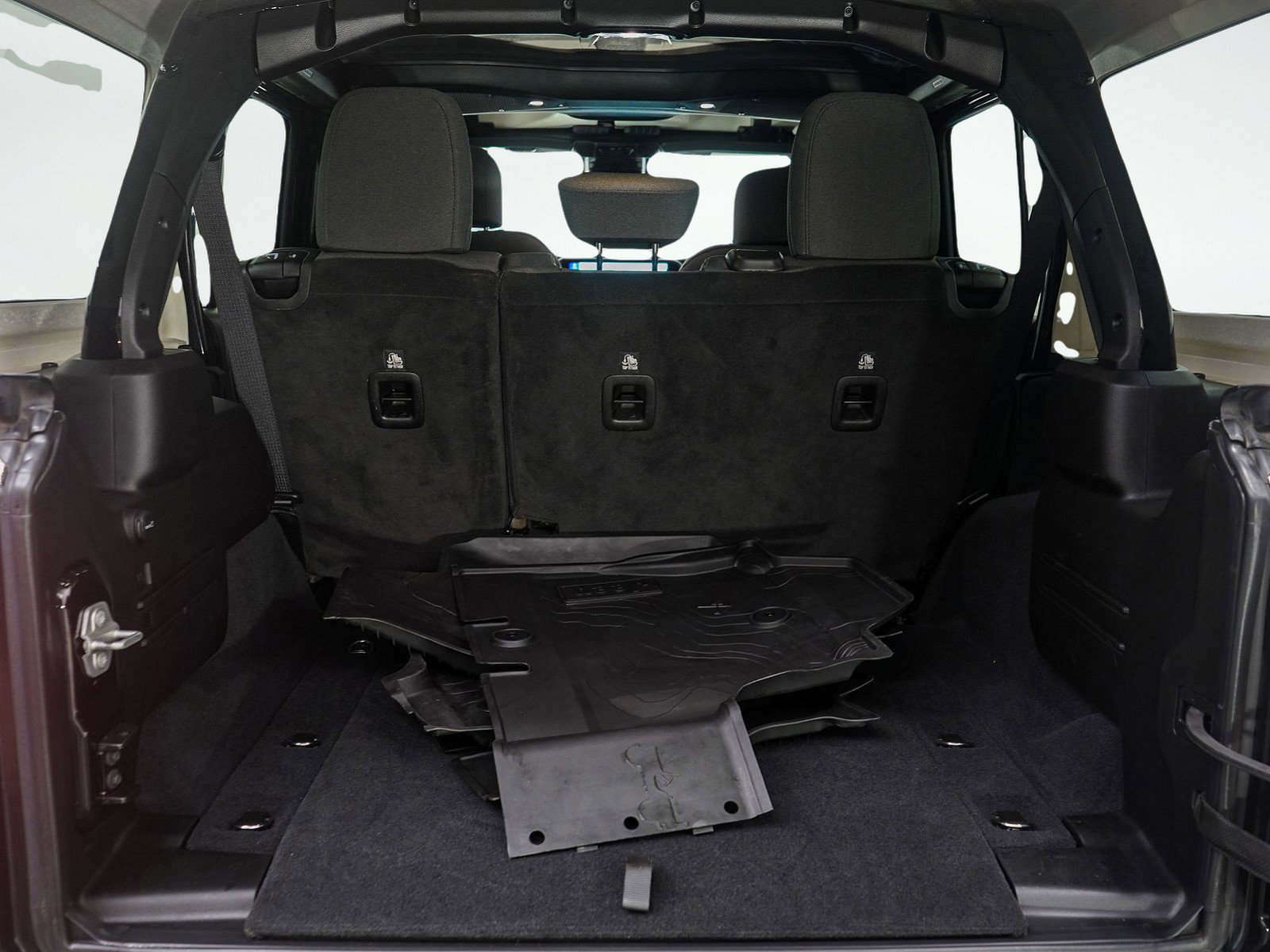 Used 2024 Jeep Wrangler Willys AWD/4WD image 9